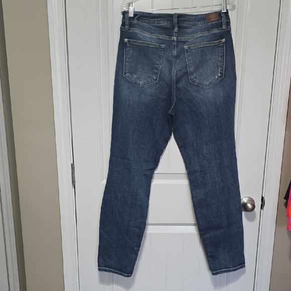 Judy Blue Women's Boyfriend Fit Jeans in Classic Blue - Picture 2 of 4